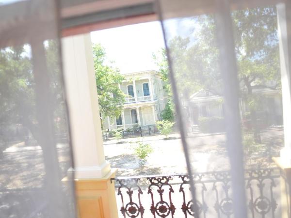 HH Whitney House - A Bed & Breakfast on the Historic Esplanade : photo 10 de la chambre suite lit queen-size