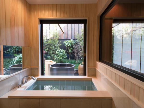 Kamishichiken Oku : photo 6 de la chambre chambre double deluxe avec baignoire en plein air