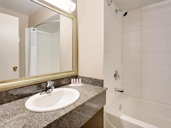Ramada by Wyndham Kamloops : photo 3 de la chambre chambre 2 lits queen-size - non-fumeurs