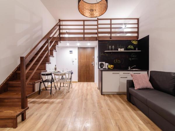 2 Nights Apartments - great location, right next to Main Rail and Bus Station, 10 min to Main Square by foot : photo 1 de la chambre maisonnette