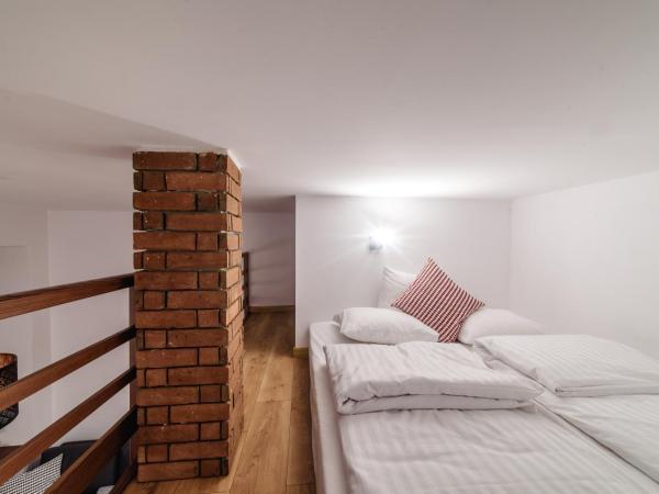 2 Nights Apartments - great location, right next to Main Rail and Bus Station, 10 min to Main Square by foot : photo 4 de la chambre maisonnette
