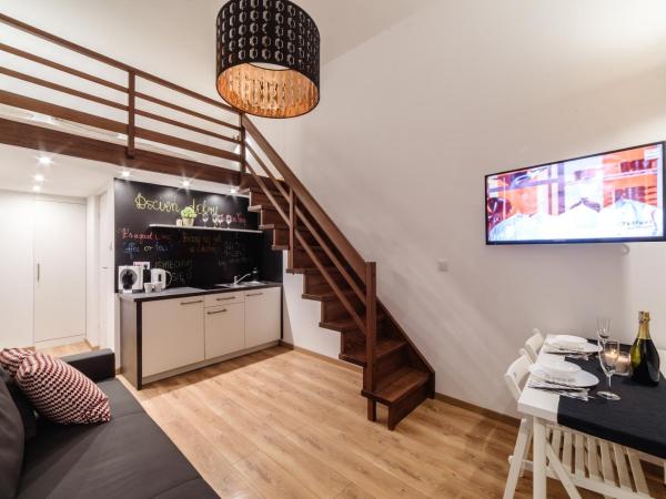 2 Nights Apartments - great location, right next to Main Rail and Bus Station, 10 min to Main Square by foot : photo 4 de la chambre maisonnette