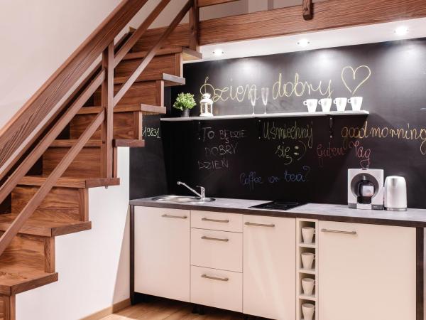 2 Nights Apartments - great location, right next to Main Rail and Bus Station, 10 min to Main Square by foot : photo 2 de la chambre maisonnette