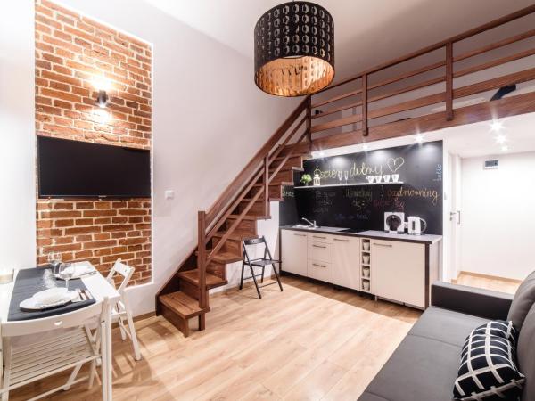 2 Nights Apartments - great location, right next to Main Rail and Bus Station, 10 min to Main Square by foot : photo 1 de la chambre maisonnette