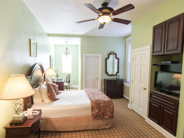 La Reserve Bed and Breakfast : photo 4 de la chambre studio avec lit queen-size – 1