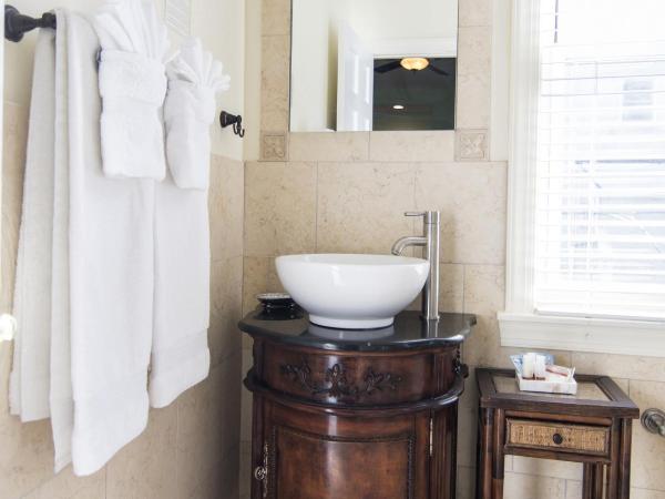 La Reserve Bed and Breakfast : photo 5 de la chambre studio avec lit queen-size – 1