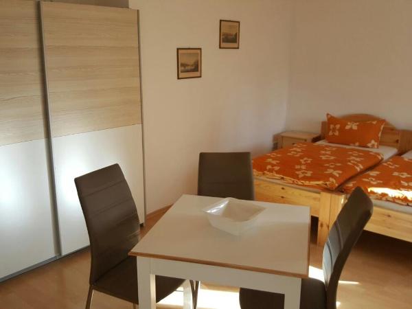Internationales Gästehaus Leipzig : photo 2 de la chambre chambre double ou lits jumeaux avec salle de bains commune