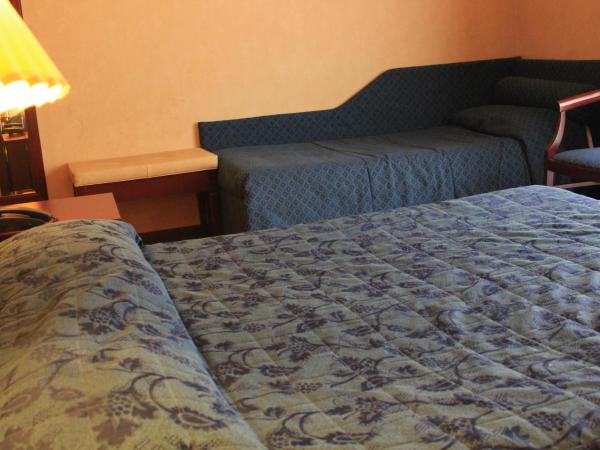 Hotel Terminal : photo 3 de la chambre chambre triple