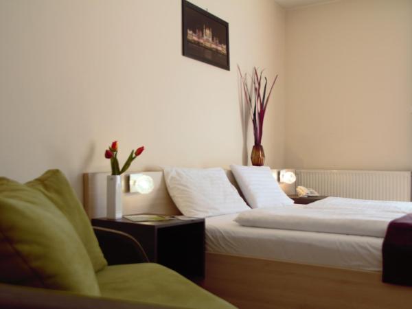 Triple M Hotel : photo 1 de la chambre chambre double deluxe avec lit d'appoint