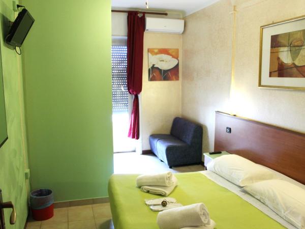 Hotel America : photo 3 de la chambre chambre double avec salle de bains privative