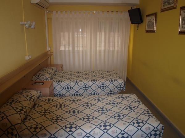 Hostal San Jorge : photo 4 de la chambre chambre double ou lits jumeaux