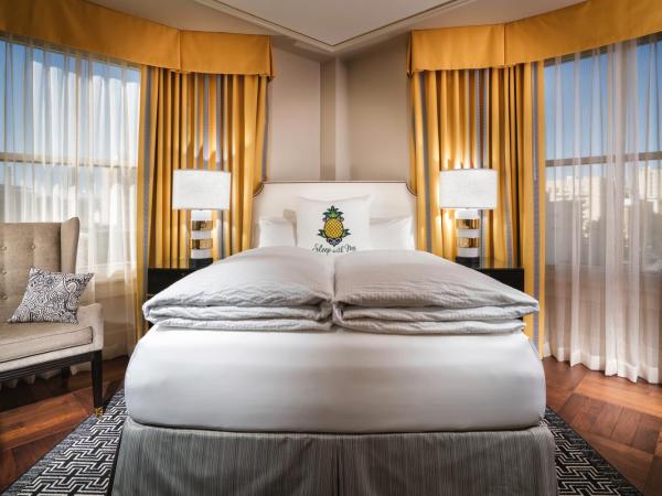 Staypineapple, An Elegant Hotel, Union Square : photo 1 de la chambre chambre lit queen-size d'angle supérieure 