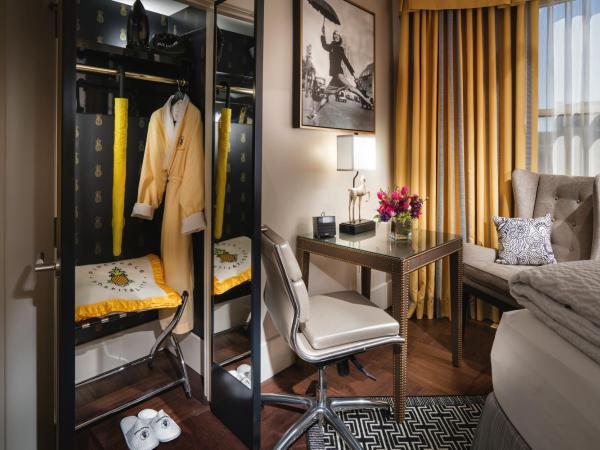 Staypineapple, An Elegant Hotel, Union Square : photo 2 de la chambre chambre lit queen-size d'angle supérieure 