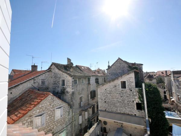 Palace Central Square : photo 9 de la chambre chambre double deluxe (2 adultes + 1 enfant)