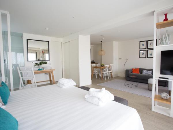 Hotel Almirante : photo 4 de la chambre suite lit king-size avec baignoire spa