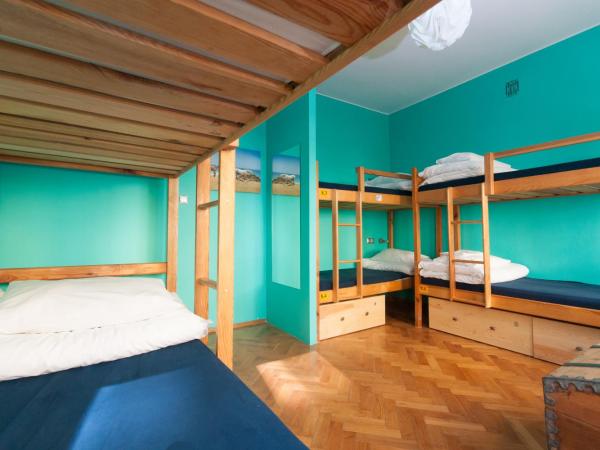 Hostel Helvetia - PRIVATE ROOMS in CITY CENTER and OLD TOWN : photo 1 de la chambre lit dans dortoir pour 6 personnes