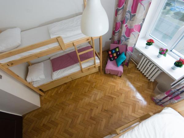 Hostel Helvetia - PRIVATE ROOMS in CITY CENTER and OLD TOWN : photo 4 de la chambre lit dans un dortoir de 4 lits