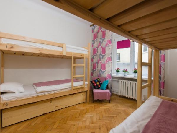 Hostel Helvetia - PRIVATE ROOMS in CITY CENTER and OLD TOWN : photo 5 de la chambre lit dans un dortoir de 4 lits