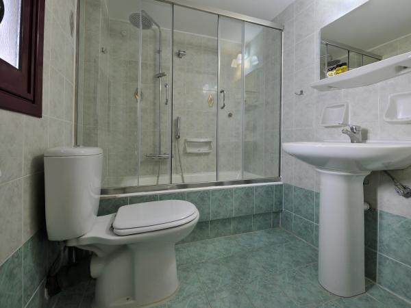 Dryades & Orion Hotel : photo 6 de la chambre chambre double ou lits jumeaux - vue sur l'acropole