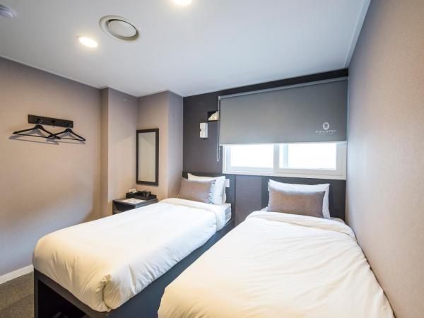 Philstay Myeongdong Metro : photo 4 de la chambre chambre lits jumeaux