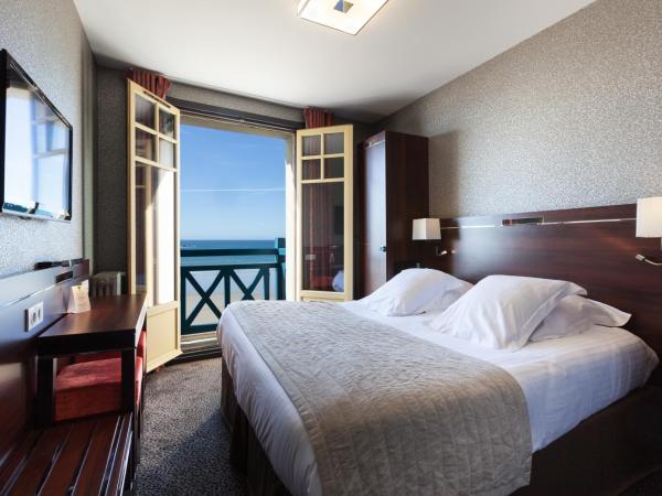 Ambassadeurs Logis Hotel : photo 2 de la chambre chambre double - vue sur mer