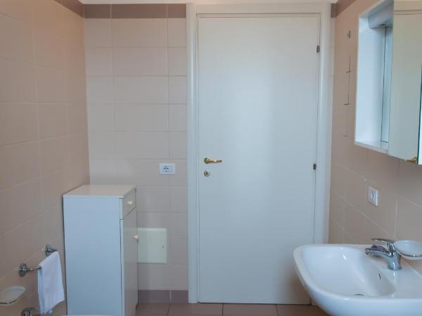 Residence Acqua Suite Marina : photo 10 de la chambre appartement 1 chambre avec balcon