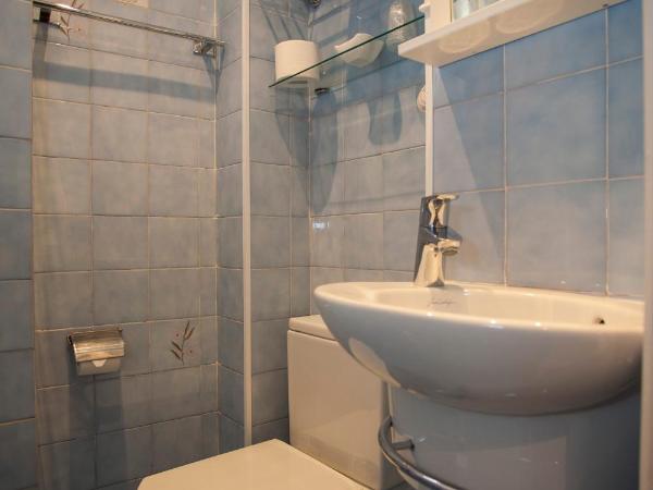 AVA Rooms : photo 1 de la chambre chambre double avec salle de bains privative