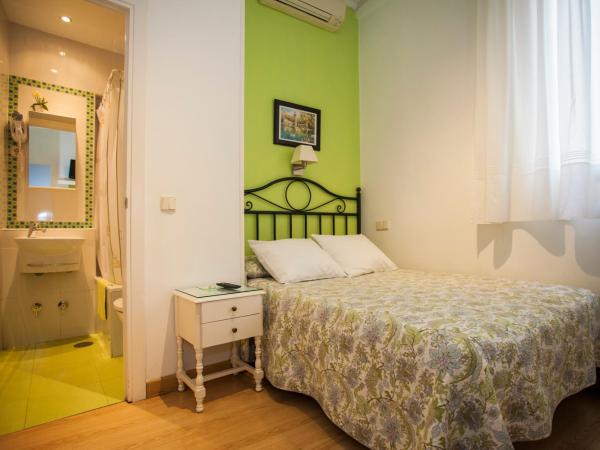 AVA Rooms : photo 5 de la chambre chambre simple avec salle de bains privative