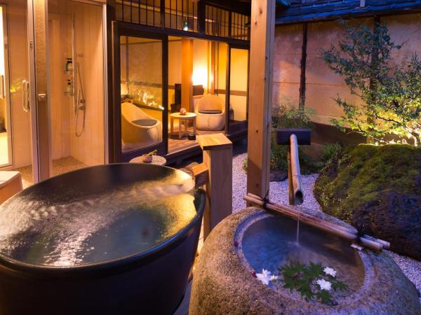 Nazuna Kyoto Nijo-jo : photo 2 de la chambre suite (45 m2) avec baignoire extérieure - réservée aux adultes