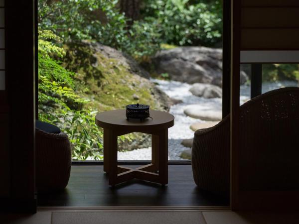 Nazuna Kyoto Nijo-jo : photo 5 de la chambre suite (45 m2) avec baignoire extérieure - réservée aux adultes