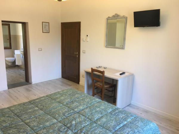 Guest House Il Naif : photo 1 de la chambre chambre double avec salle de bains privative