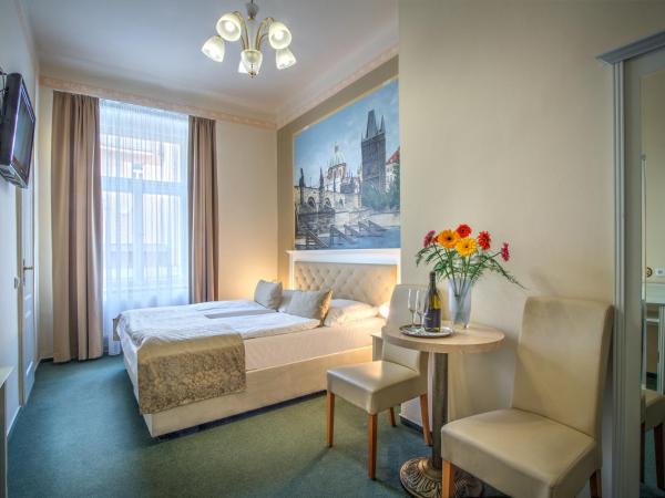 Hotel Taurus : photo 3 de la chambre chambre double ou lits jumeaux