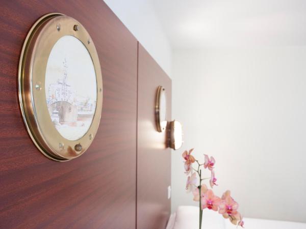 Hôtel Les Gens de Mer La Rochelle : photo 3 de la chambre chambre lits jumeaux confort