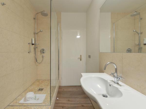 Living am Carlsplatz : photo 1 de la chambre chambre double