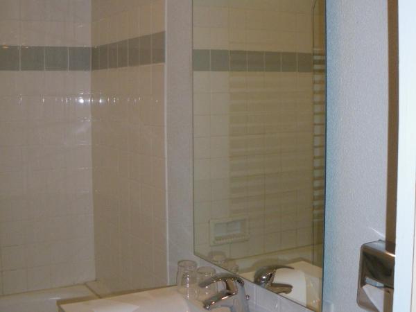 Hôtel Continental : photo 2 de la chambre chambre triple