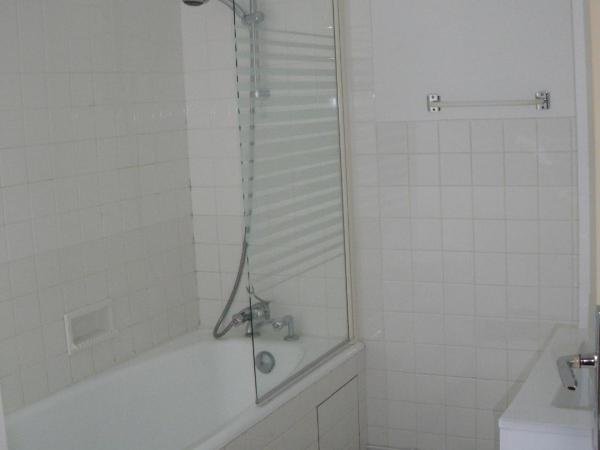 Hôtel Continental : photo 6 de la chambre chambre double classique avec baignoire