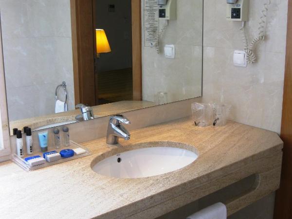 Hotel Travel Park Lisboa : photo 9 de la chambre chambre double ou lits jumeaux avec parking gratuit