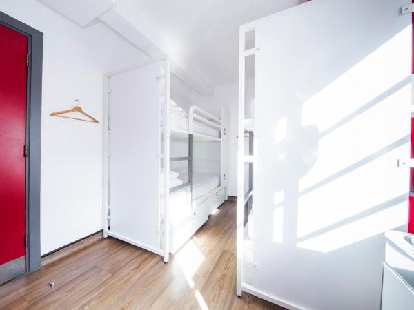 Generator London : photo 3 de la chambre chambre privée avec 4 lits et salle de bains commune