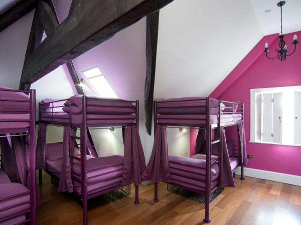 Safestay York Micklegate : photo 1 de la chambre lit dans dortoir mixte de 10 lits avec salle de bains privative