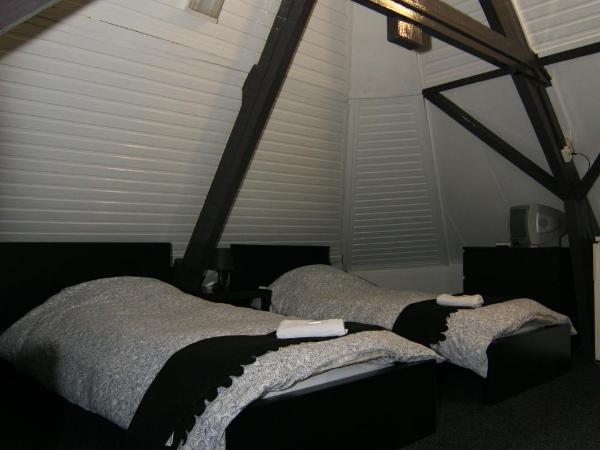 Budgethotel de Zwaan : photo 2 de la chambre chambre double ou lits jumeaux standard avec salle de bains commune