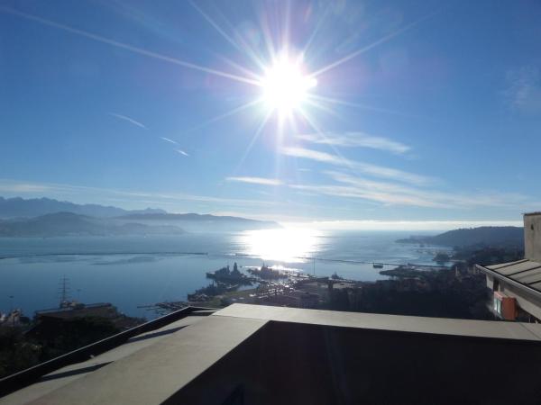 Miramare Apartments&Suites : photo 1 de la chambre grand studio avec terrasse et vue sur mer