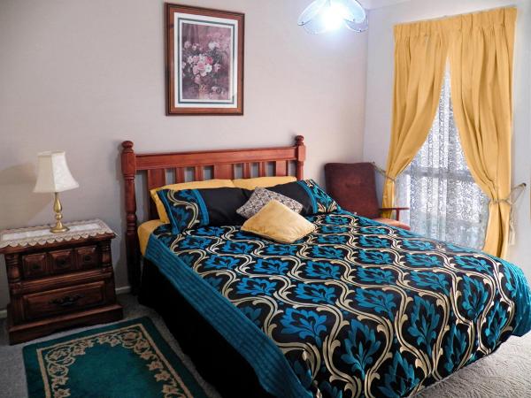 The Spanish Guesthouse : photo 1 de la chambre  master bdrm with priv. bathroom and walk-in robe