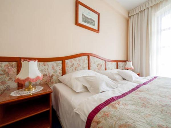 Hotel Bobbio : photo 1 de la chambre chambre double ou lits jumeaux avec balcon - vue sur montagne