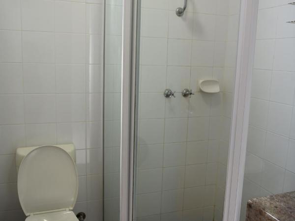 The Emperors Crown Hostel : photo 7 de la chambre chambre double avec salle de bains privative