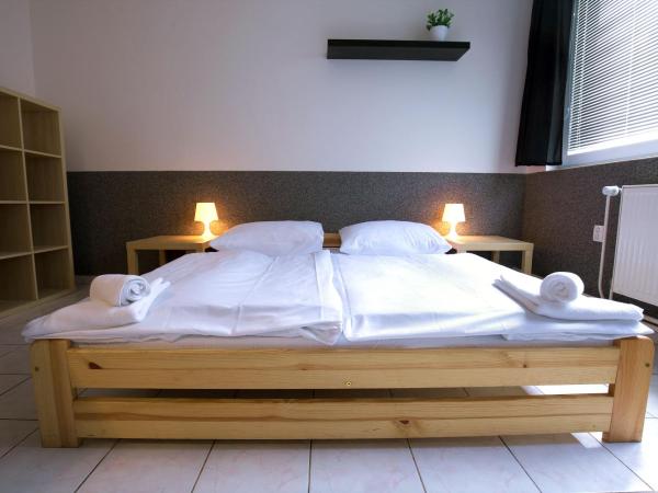 Hostel Seven : photo 1 de la chambre chambre double avec salle de bains commune