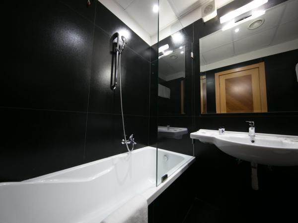 Mediterranea Hotel & Convention Center : photo 8 de la chambre chambre double supérieure avec balcon