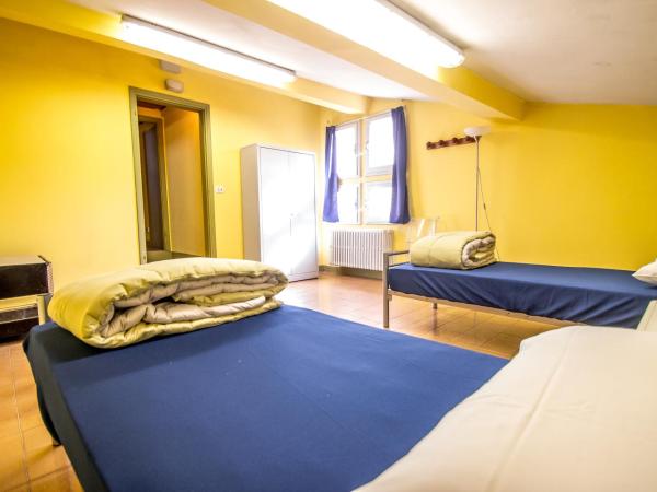 Hostel Santa Monaca : photo 3 de la chambre chambre lits jumeaux avec salle de bains privative