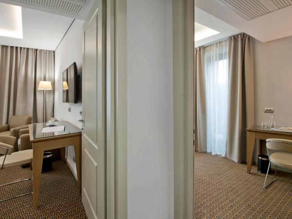 Hotel Royal Prague : photo 5 de la chambre suite familiale avec 2 salles de bains