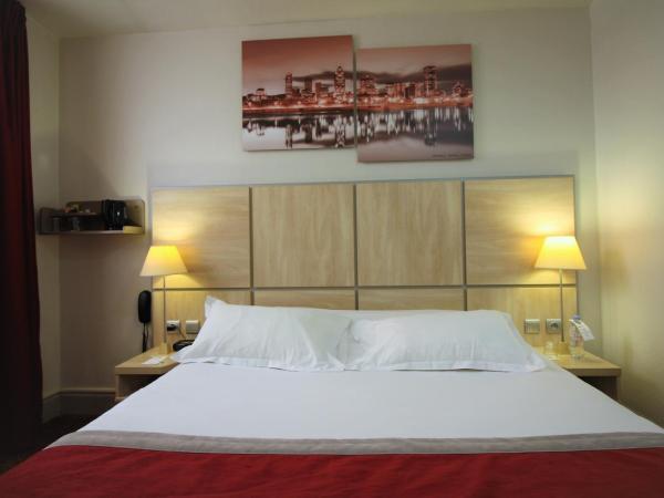 Best Western Lyon Saint-Antoine : photo 10 de la chambre chambre lit queen-size confort