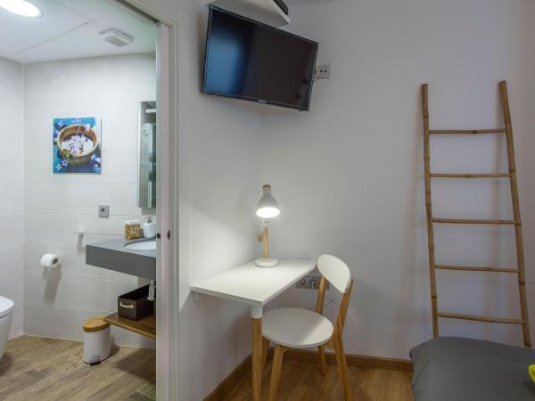 City Garden Bed and Breakfast : photo 6 de la chambre chambre double avec salle de bains privative